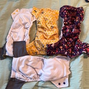 Button training diapers